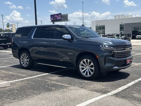 Used 2021 Chevrolet Suburban Premier w/ Premium Package RWD image 3