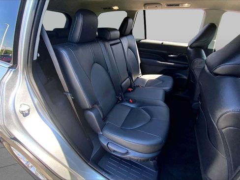 Used 2025 Toyota Grand Highlander AWD Hybrid image 19