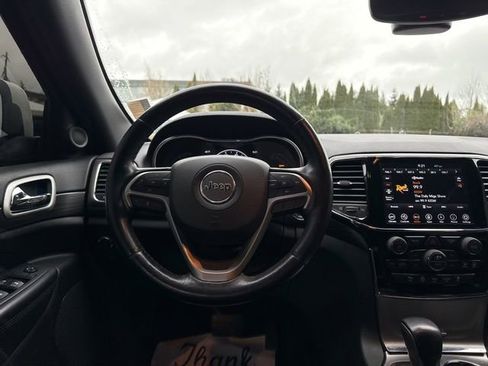 Used 2020 Jeep Grand Cherokee Altitude AWD/4WD image 18