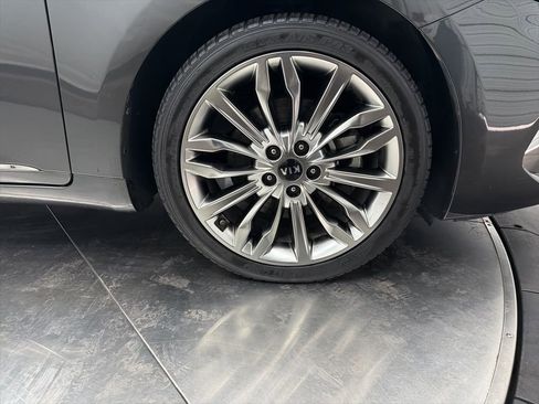 Used 2020 Kia Cadenza Limited image 9