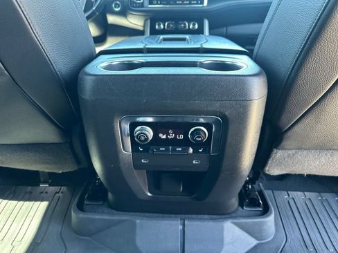 Used 2023 GMC Yukon Denali AWD/4WD image 30