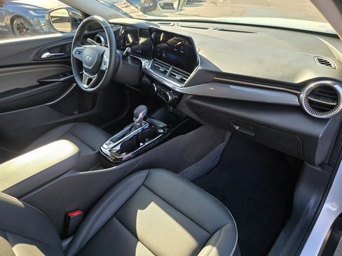 Used 2025 Chevrolet Trax ACTIV w/ Driver Confidence Package image 9