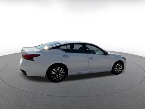Used 2025 Nissan Altima 2.5 SV FWD image 15