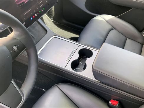 Used 2024 Tesla Model Y 2WD image 15