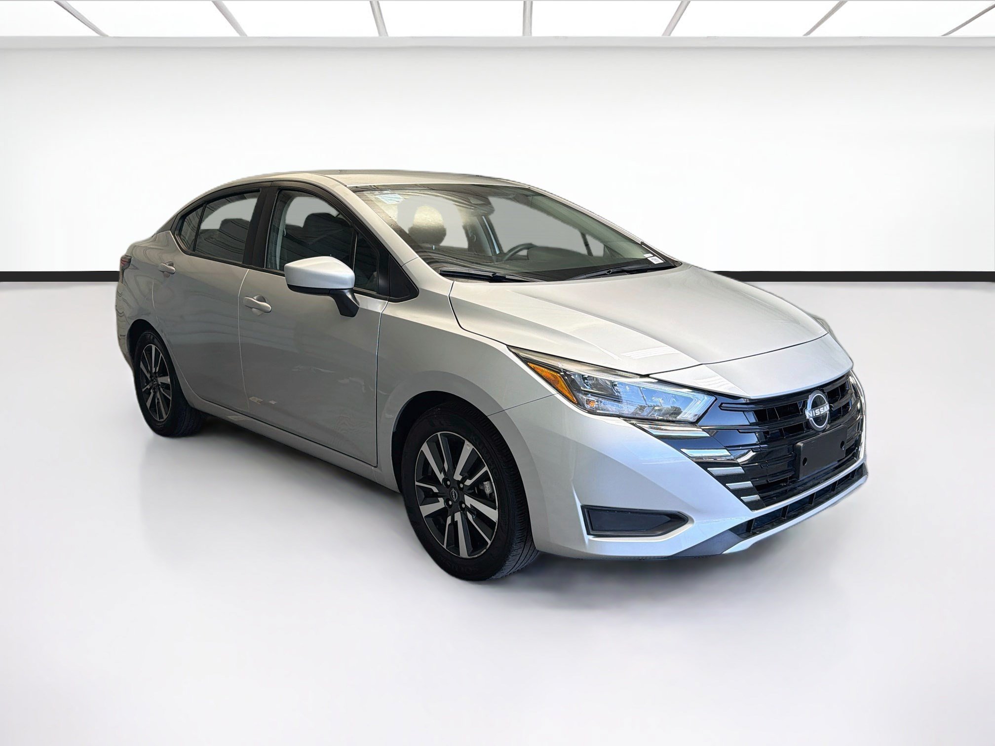 Used 2025 Nissan Versa SV FWD image 3