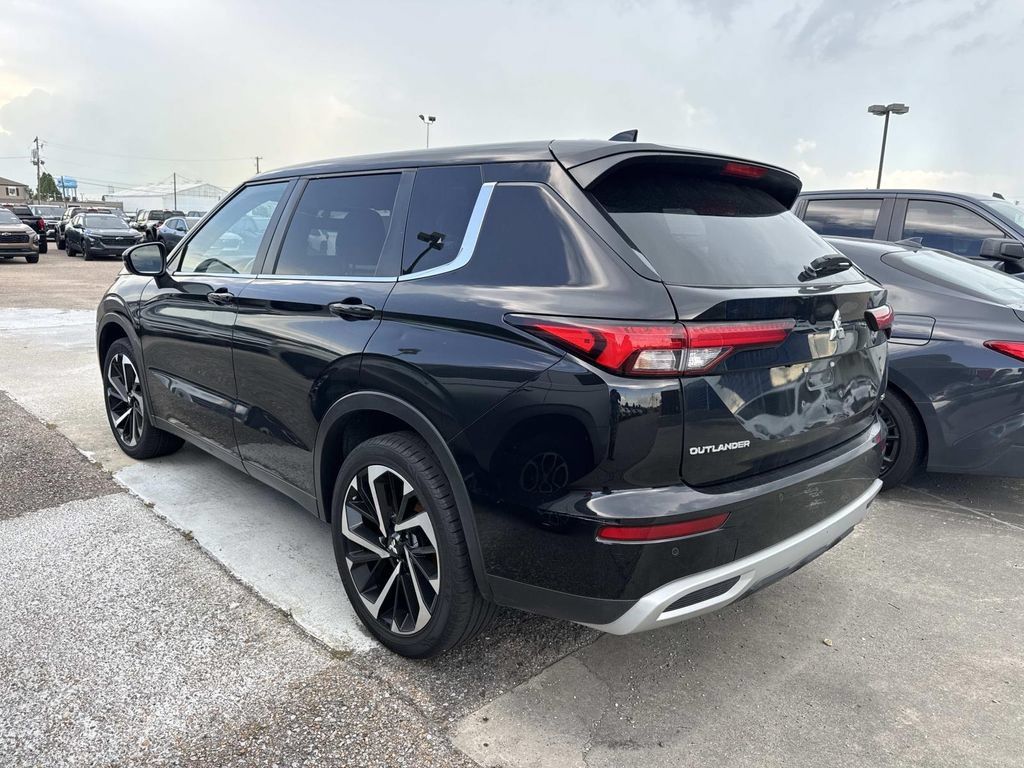 Used 2024 Mitsubishi Outlander SE AWD/4WD image 5