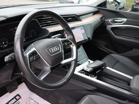 Used 2020 Audi e-tron Premium Plus image 10