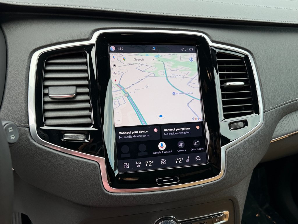 Certified 2025 Volvo XC90 T8 Ultra AWD/4WD image 21