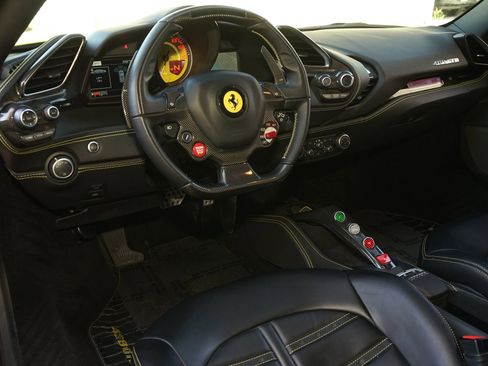 Used 2018 Ferrari 488 GTB Base image 17