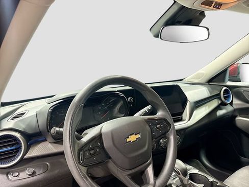 Used 2024 Chevrolet Trax LS w/ LS Convenience Package FWD image 10