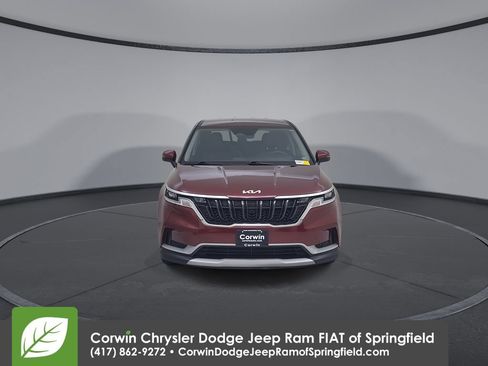 Used 2023 Kia Carnival LX FWD image 5