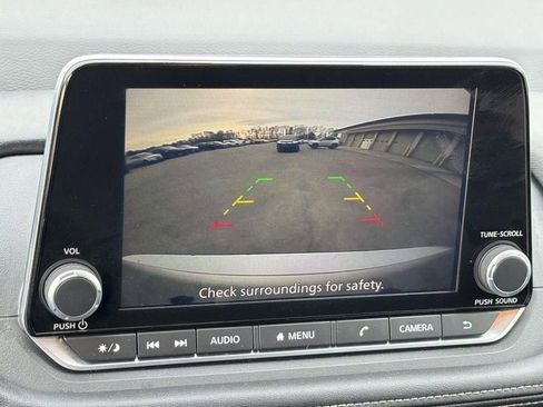Used 2025 Nissan Rogue SV FWD image 14