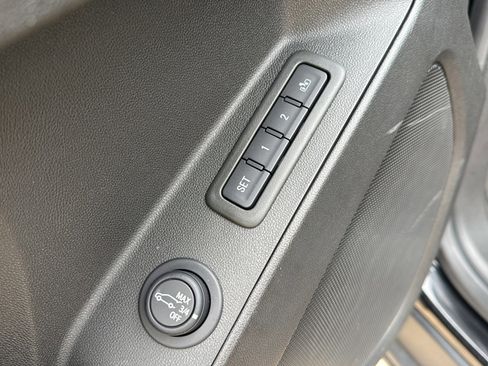 Used 2024 Chevrolet Equinox Premier image 18