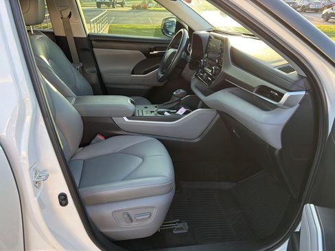 Certified 2021 Toyota Highlander XLE FWD image 14