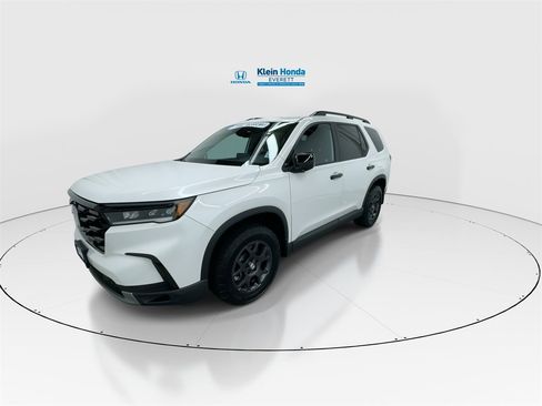 Certified 2025 Honda Pilot TrailSport image 6