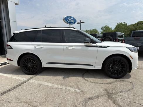 Used 2025 Lincoln Aviator Reserve w/ Jet Appearance Package AWD/4WD image 8