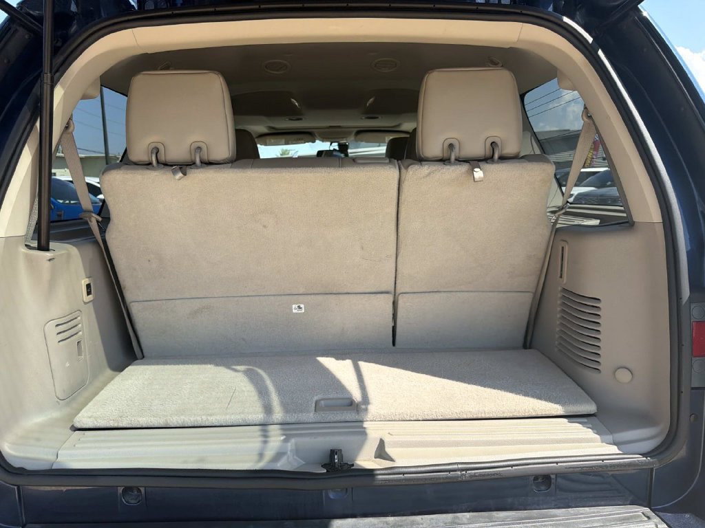 Used 2017 Lincoln Navigator Select RWD image 11