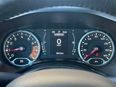 Used 2020 Jeep Renegade Altitude FWD image 28