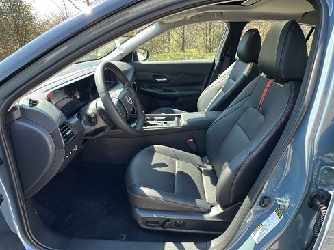 New 2026 Nissan Sentra SR w/ SR Premium Package FWD image 7