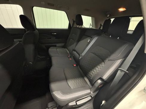 Used 2022 Nissan Pathfinder SV AWD/4WD image 11