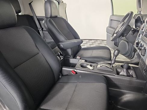Used 2014 Toyota FJ Cruiser 4WD w/ Convenience Package image 33