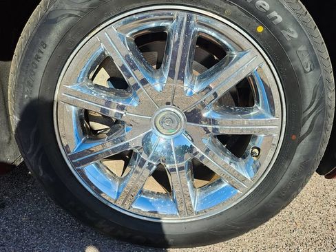 Used 2009 Chrysler 300 C RWD image 16
