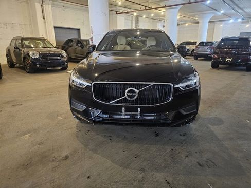Used 2020 Volvo XC60 T6 Momentum w/ Premium Package image 6