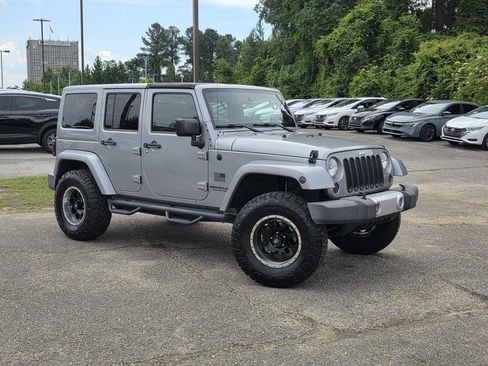 Used 2015 Jeep Wrangler Unlimited Sahara AWD/4WD image 2