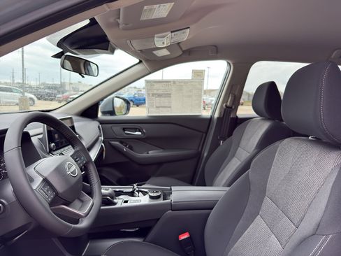 New 2026 Nissan Rogue SV w/ Cold Weather Package AWD/4WD image 25