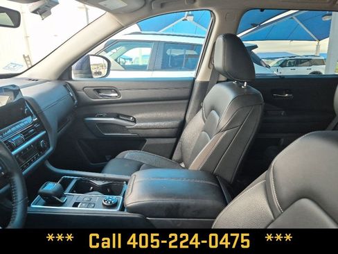 Used 2025 Nissan Pathfinder SL AWD/4WD image 19