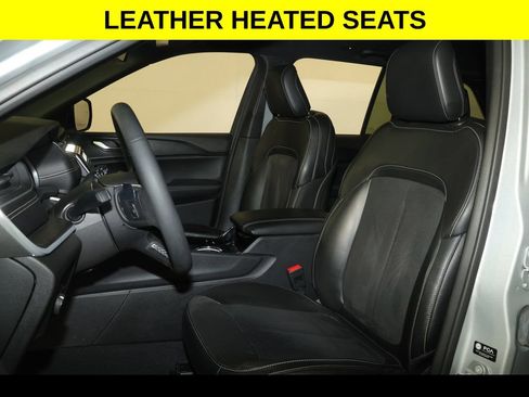 Used 2023 Jeep Grand Cherokee Altitude AWD/4WD image 3