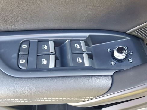 Used 2024 Audi Q5 e Premium Plus w/ Premium Plus Package image 20