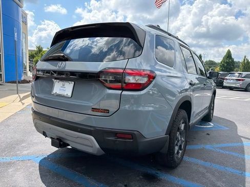 Certified 2025 Honda Pilot TrailSport image 7