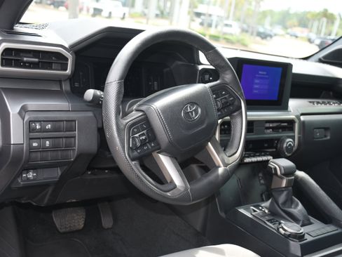 Certified 2024 Toyota Tacoma SR5 AWD/4WD image 8