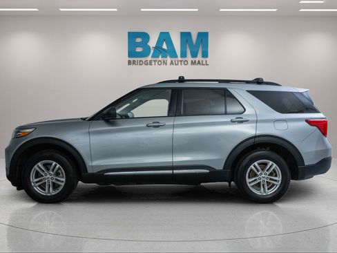 Used 2023 Ford Explorer XLT w/ Equipment Group 202A AWD/4WD image 4