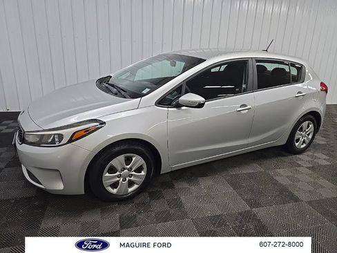 Used 2017 Kia Forte LX FWD image 7