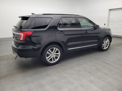 Used 2016 Ford Explorer XLT w/ Equipment Group 202A image 10
