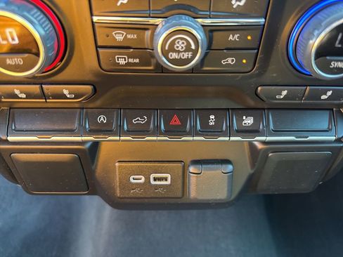Used 2022 Chevrolet Silverado 1500 LT AWD/4WD image 41