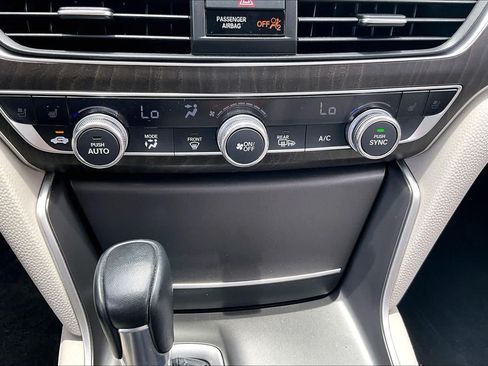Used 2018 Honda Accord Touring image 33