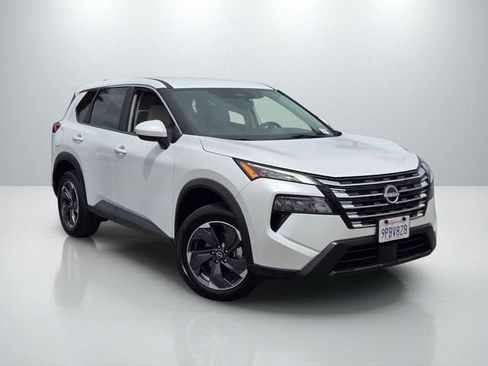 Used 2025 Nissan Rogue SV FWD image 1