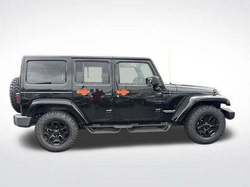 Used 2015 Jeep Wrangler Unlimited Rubicon w/ Connectivity Group AWD/4WD image 8