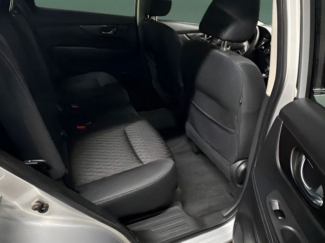 Used 2019 Nissan Rogue SV AWD/4WD image 14