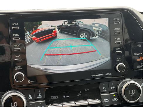 Used 2021 Toyota Highlander XLE AWD/4WD image 4