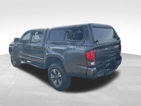 Used 2019 Toyota Tacoma TRD Sport AWD/4WD image 3