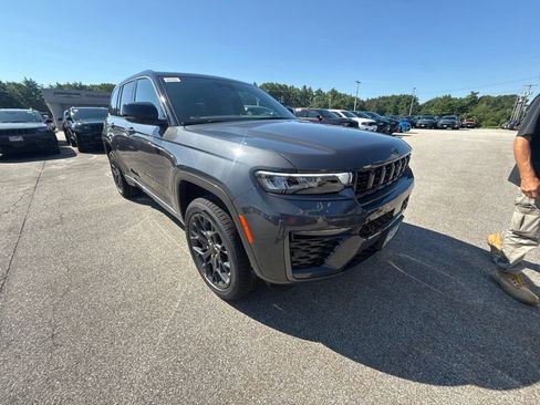 New 2026 Jeep Grand Cherokee Summit w/ Obsidian Package AWD/4WD image 7