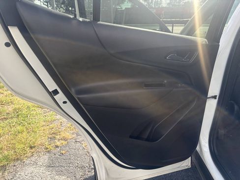 Used 2022 Chevrolet Equinox LT FWD image 12