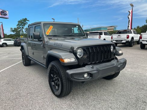 Used 2021 Jeep Gladiator Sport AWD/4WD image 3
