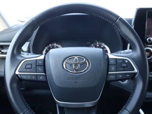 Used 2024 Toyota Highlander LE image 17