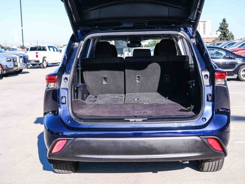 Used 2023 Toyota Highlander LE AWD/4WD image 27