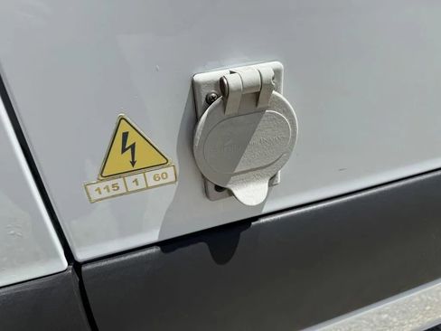 Used 2019 Freightliner Sprinter 144 image 12